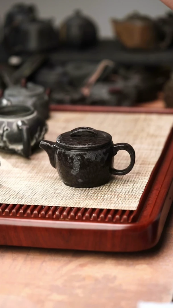 庄惠军老师作品冰碛岩重工雕刻薄胎凤鸣石瓢壶