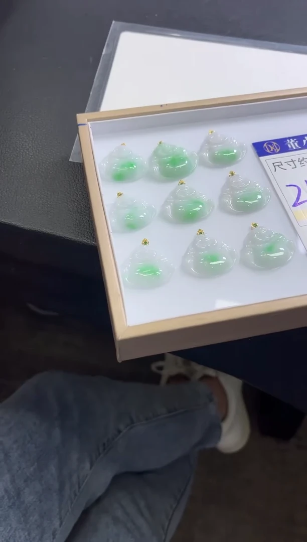 颈饰18K金镶嵌翡翠T52 /多样性发一件/配绳子