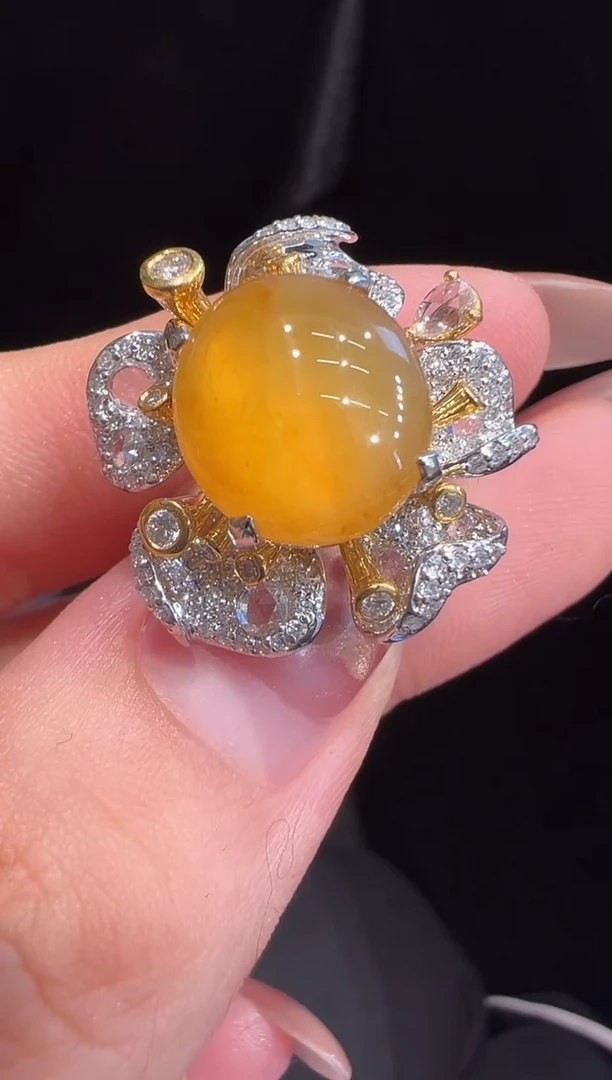 18K金镶嵌戒指翡翠戒指