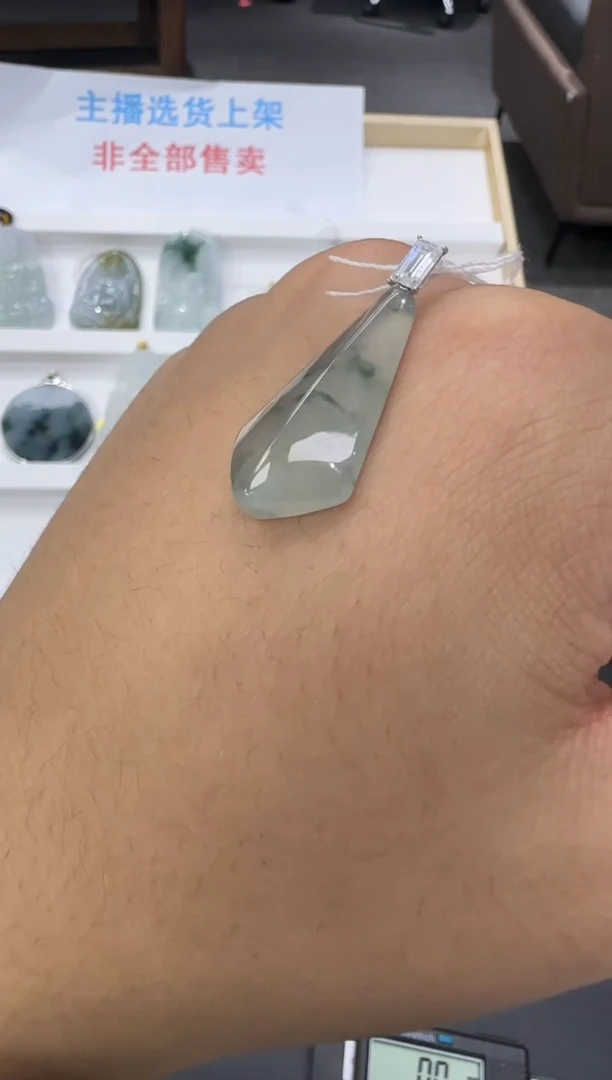 颈饰18K金镶嵌翡翠天然翡翠A货孤品一件