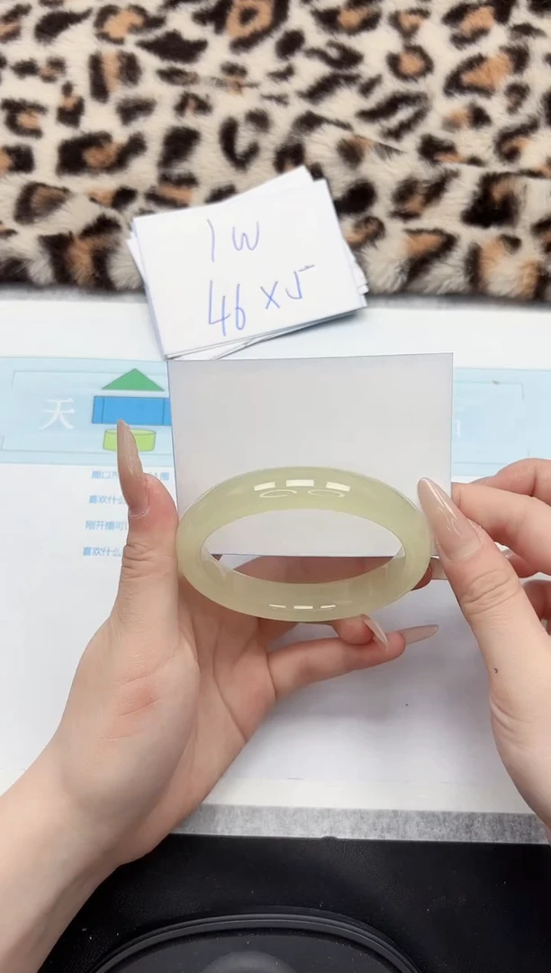 【闪购商品】石英质玉手镯未镶嵌209-58