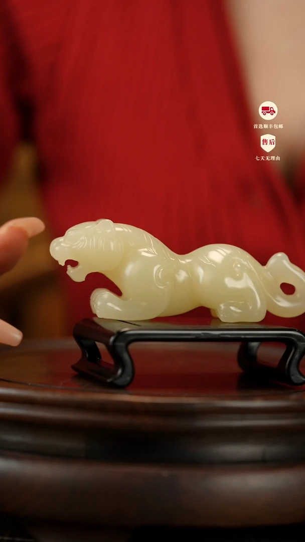 云南石竹叶青雕刻：伏虎手把件摆件镇尺
