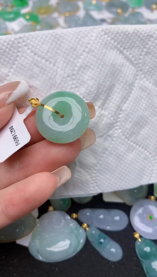 翡翠18K金镶嵌颈饰天然缅甸A货翡翠