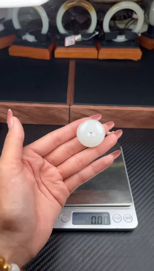 和田玉未镶嵌吊坠(赠链)黑山微色差 M