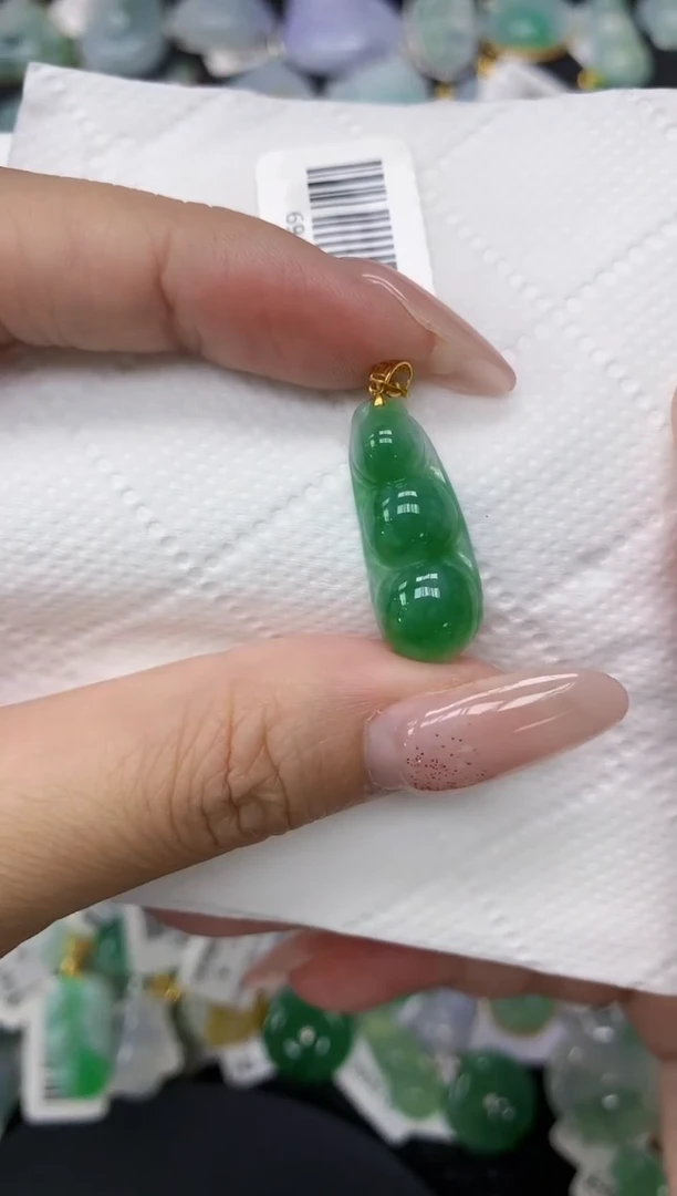 颈饰18K金镶嵌翡翠1111111111