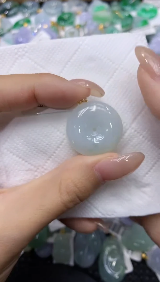 翡翠18K金镶嵌颈饰111111111111