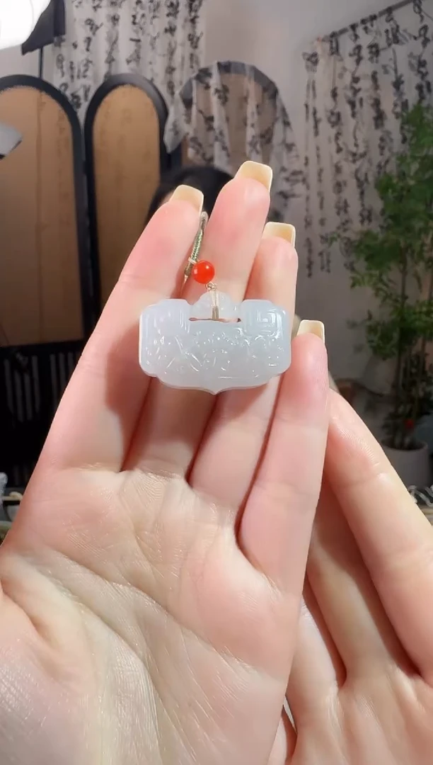 颈饰未镶嵌和田玉锁
