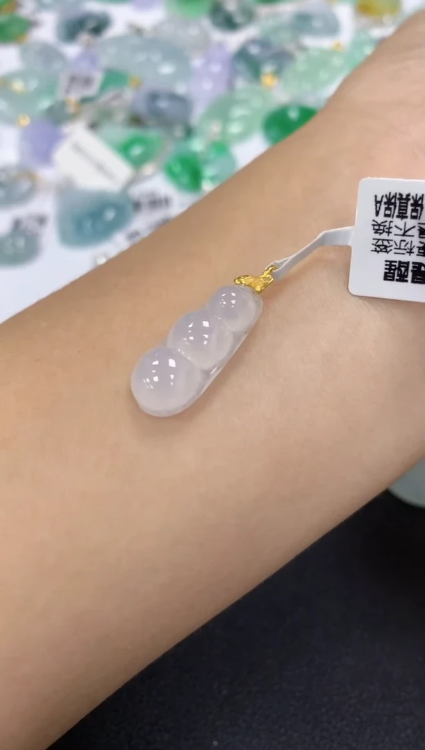 颈饰18K金镶嵌翡翠a货假一赔三支持复检百元上9元证书费自理