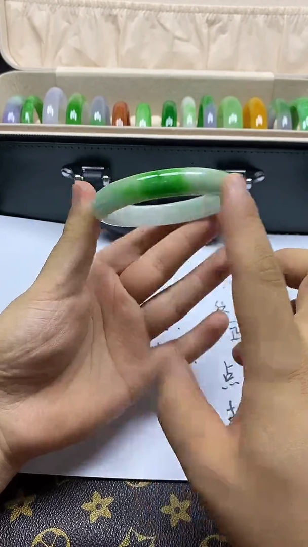 翡翠手镯未镶嵌007