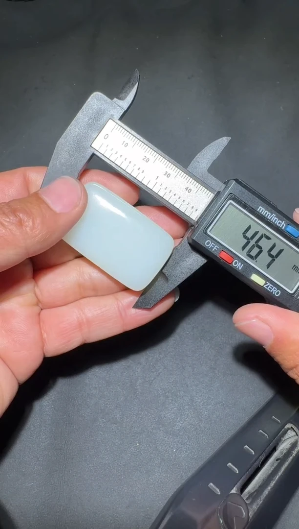 未镶嵌和田玉（糖玉）挂件和田玉