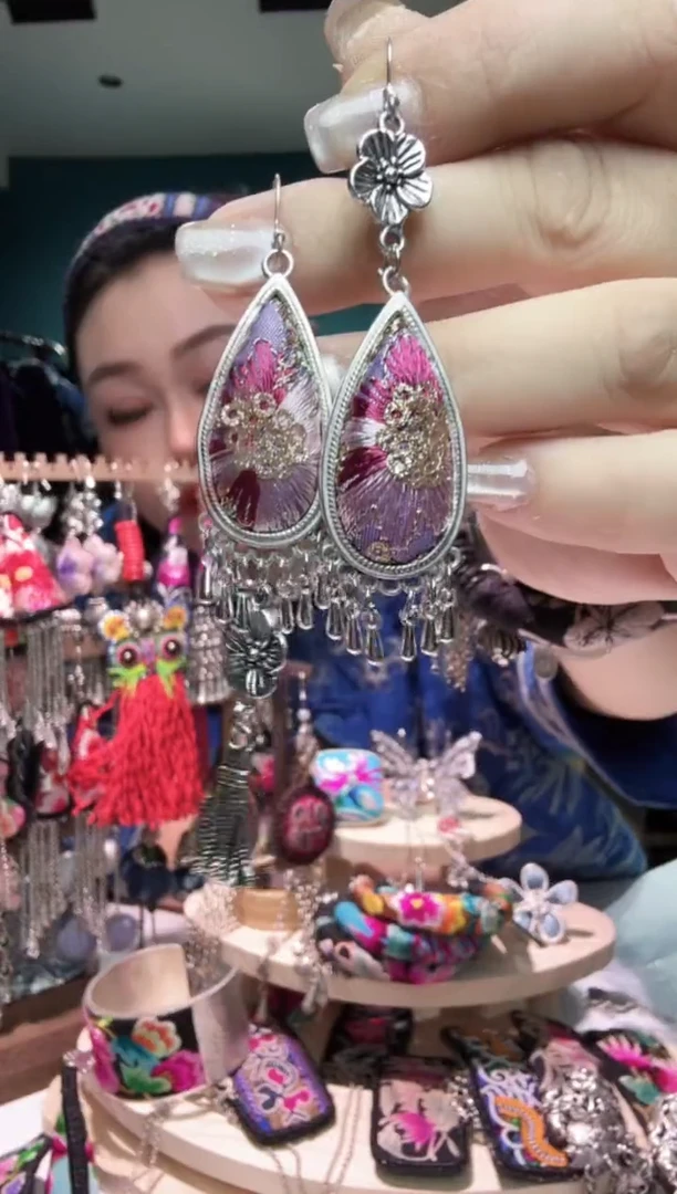 刺绣纯手工苗绣非遗耳环