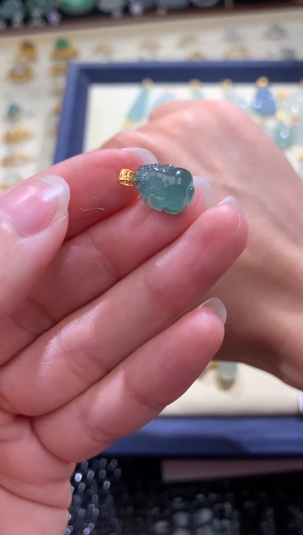 颈饰18K金镶嵌翡翠翡翠