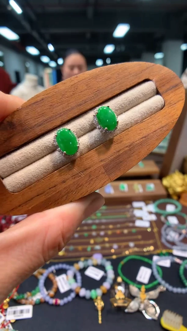 银S925镶嵌翡翠耳饰耳钉