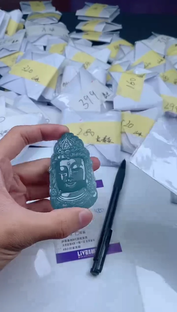 翡翠未镶嵌颈饰