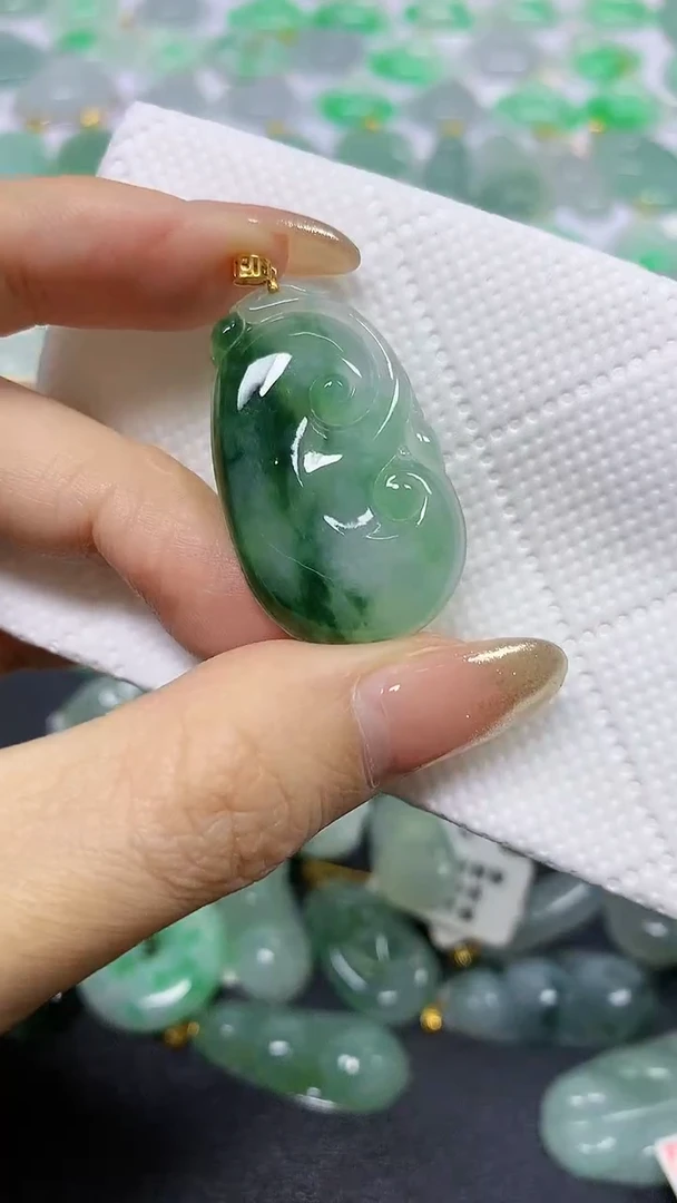颈饰18K金镶嵌翡翠A货