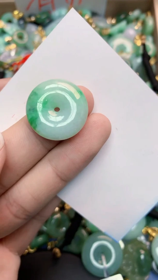 翡翠未镶嵌颈饰        1