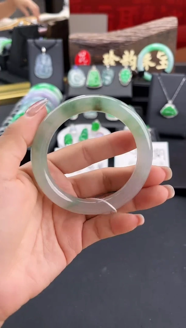 翡翠手镯未镶嵌手镯