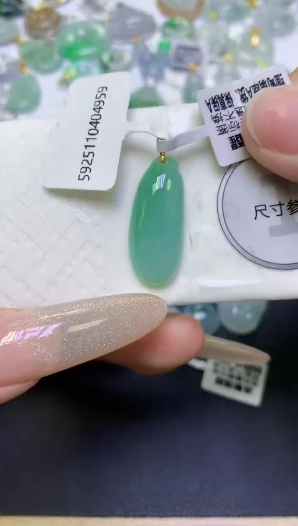 颈饰18K金镶嵌翡翠天然缅甸翡翠A货百元以上9元证书费自理
