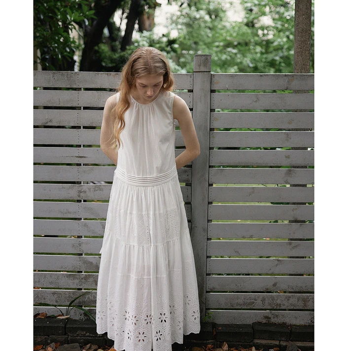 Nice people2025SS 超柔水洗棉塔克腰镂空绣花下摆无袖连衣裙