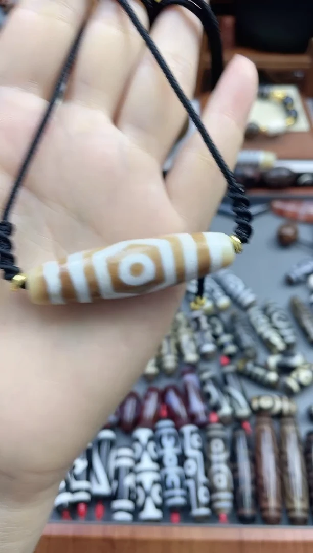 玛瑙/玉髓珠珠未镶嵌牙黄宝盖三眼