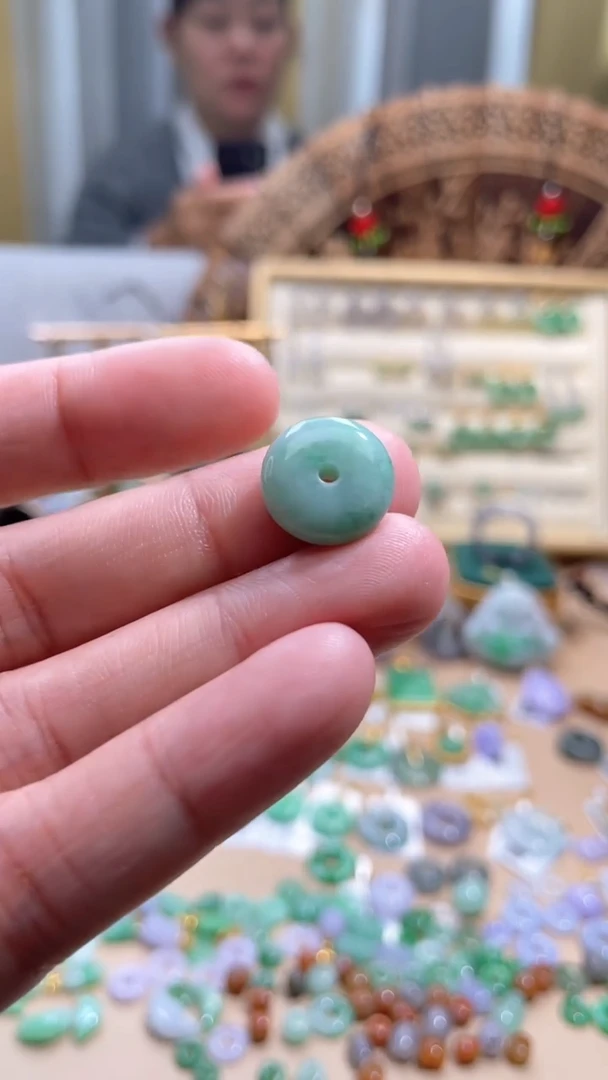 【闪购商品】翡翠颈饰未镶嵌平安扣