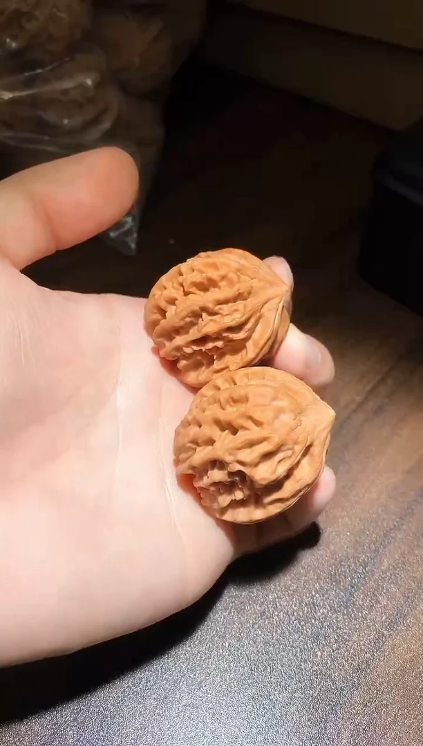 文玩核桃把件修曹大龙37左右+全麦穗虎头39+收纳桶