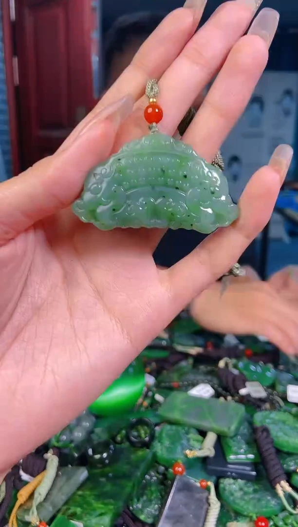 未镶嵌和田玉挂件1