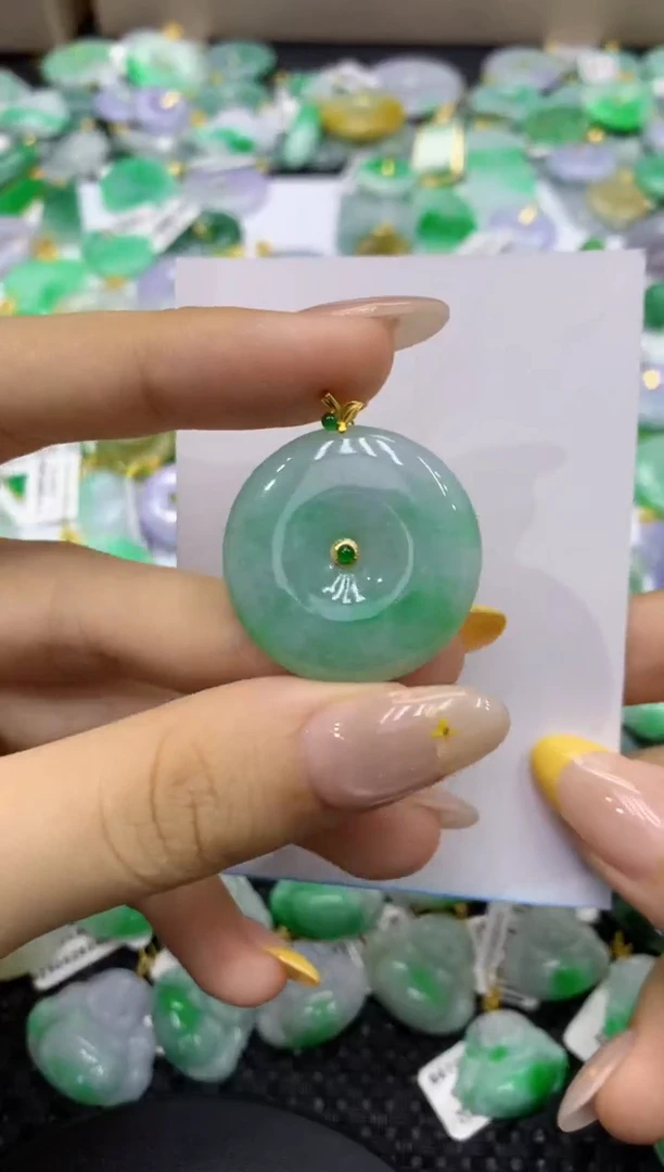 颈饰18K金镶嵌翡翠天然缅甸翡翠A货