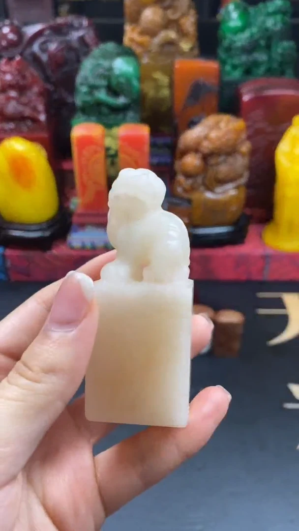 寿山石印石荔枝冻古兽扭