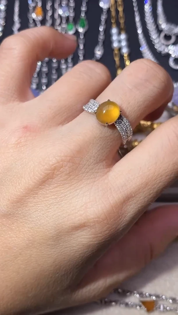 18K金镶嵌戒指翡翠戒指