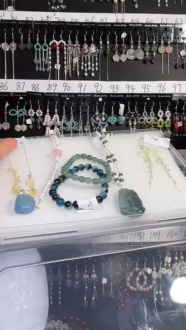 未镶嵌翡翠耳饰乐以