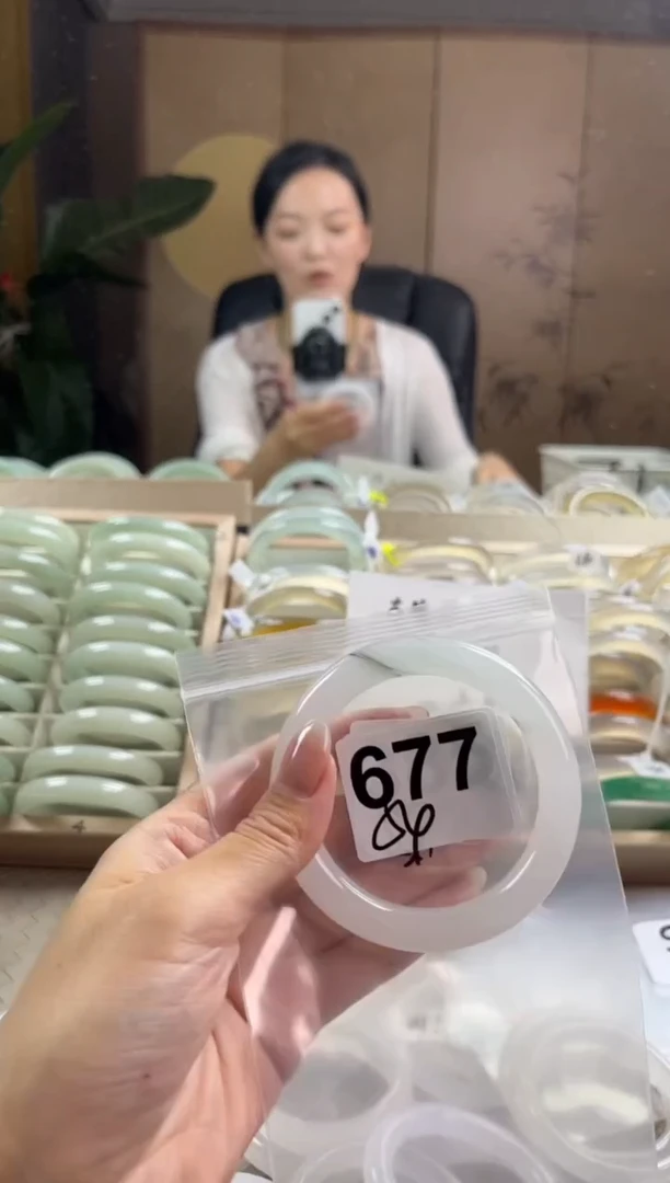 手镯玛瑙/玉髓未镶嵌天山翠默认微抠677