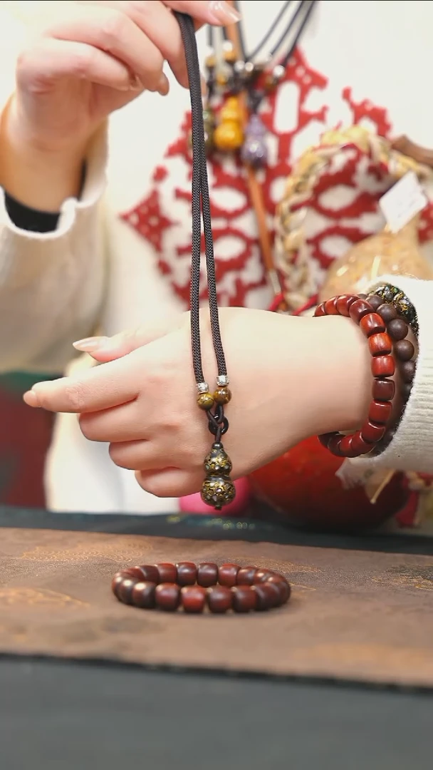 【闪购商品】黑金大漆紫光檀螺钿小脖挂