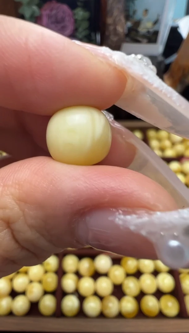 【闪购商品】蜜蜡裸石未镶嵌俄料微瑕10.7*9.7mm0.698克