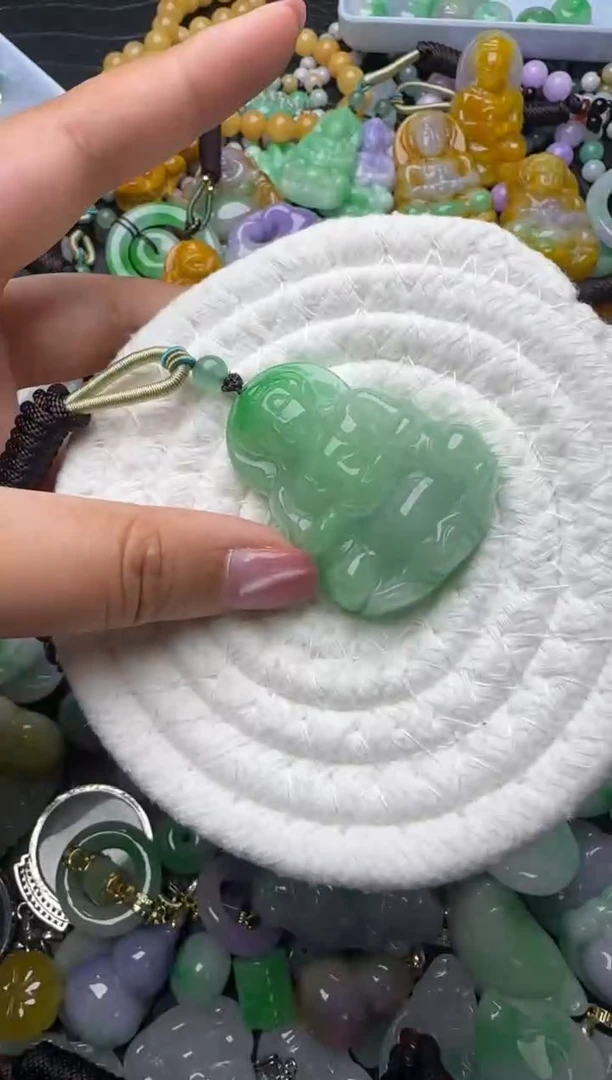 颈饰未镶嵌翡翠天然缅甸翡翠吊坠