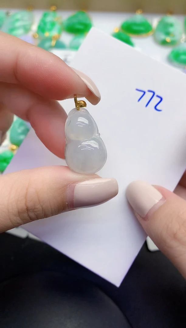 颈饰18K金镶嵌翡翠缅甸天然翡翠A货