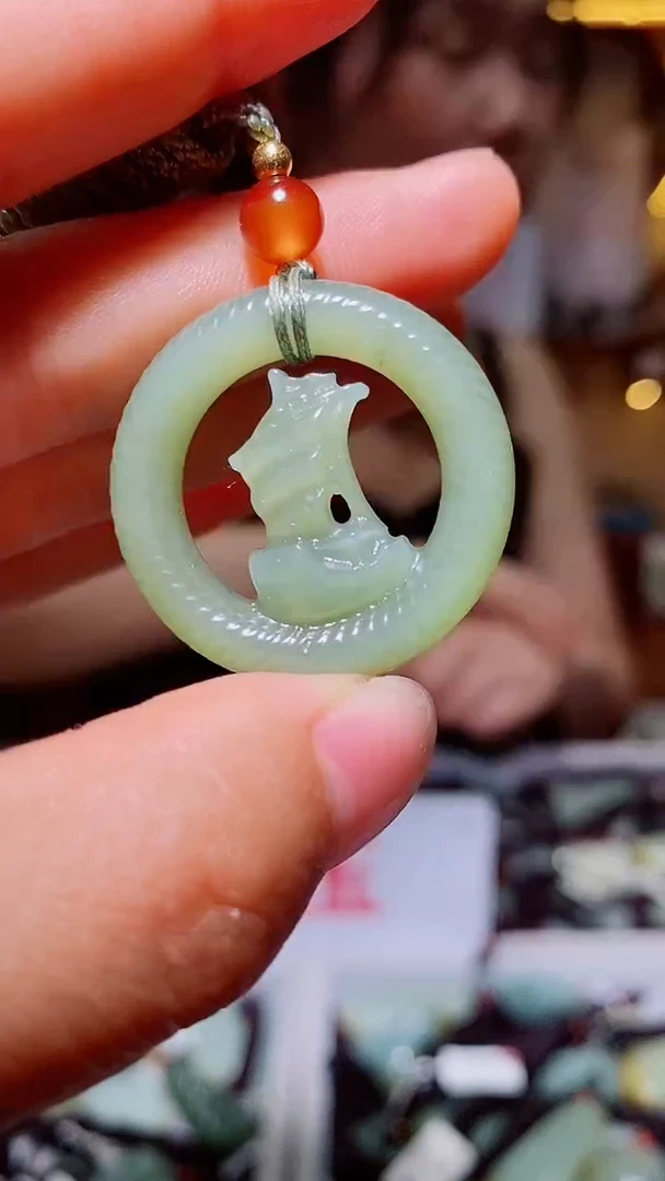 和田玉未镶嵌颈饰1