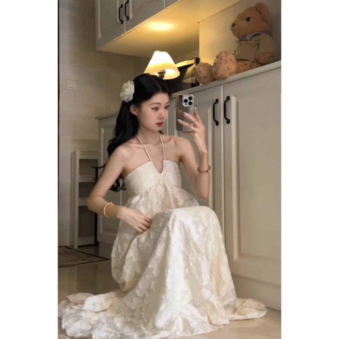 早春温柔法式挂脖连衣裙女海边度假露背长裙超仙宽松a字裙子开衫