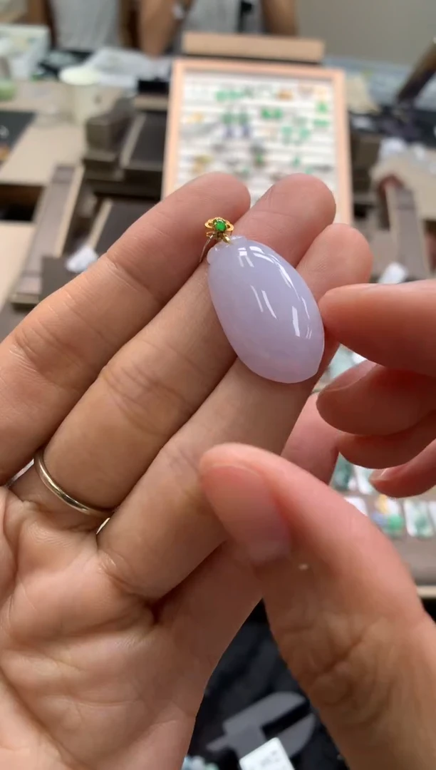 颈饰18K金镶嵌翡翠福瓜