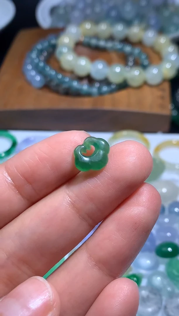 未镶嵌定制翡翠毛货