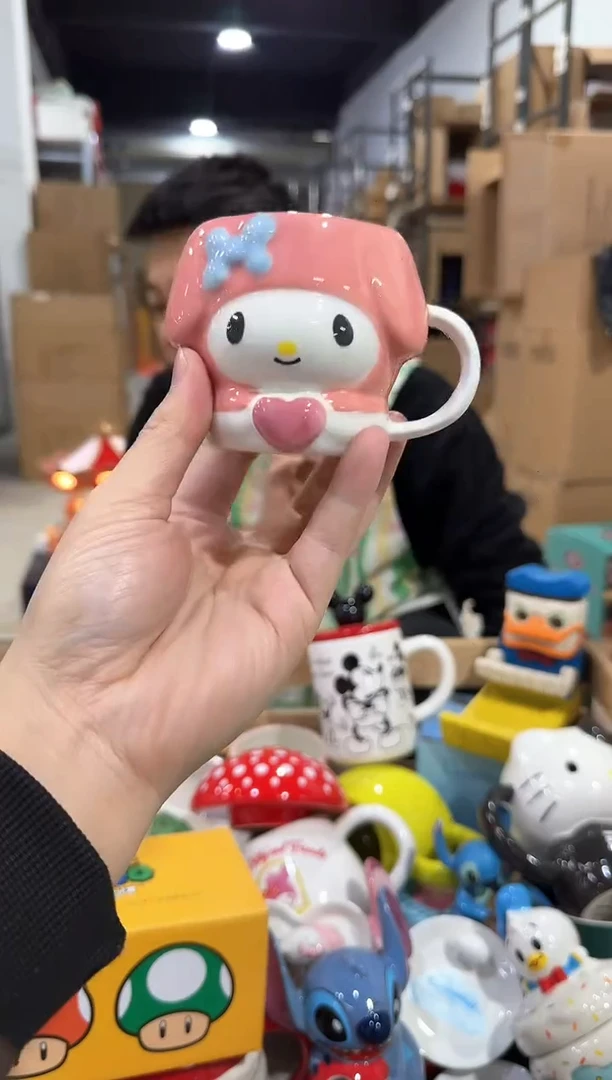 瓷片美乐蒂抱爱心一口杯