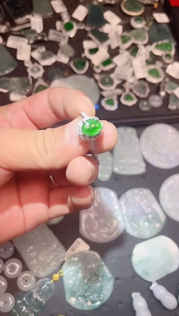 翡翠银S925镶嵌颈饰纯天然翡翠A货高冰种满绿耳钉