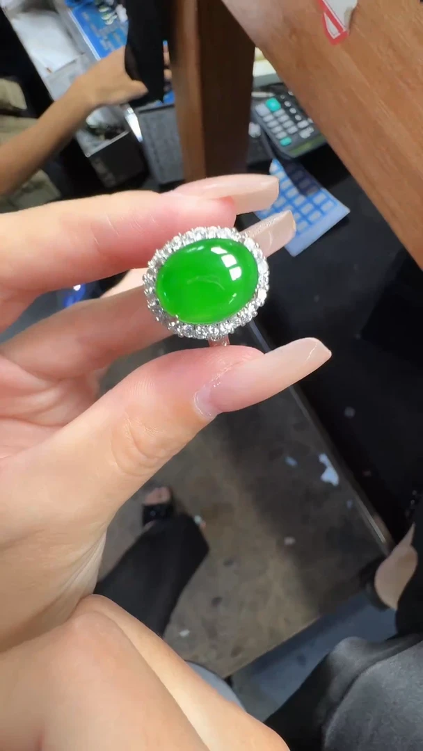 未镶嵌定制翡翠翡翠A货有轻微色差属于正常现象，戒指多样性发货1