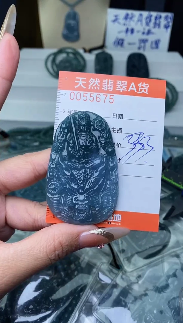 【闪购商品】翡翠颈饰未镶嵌··········