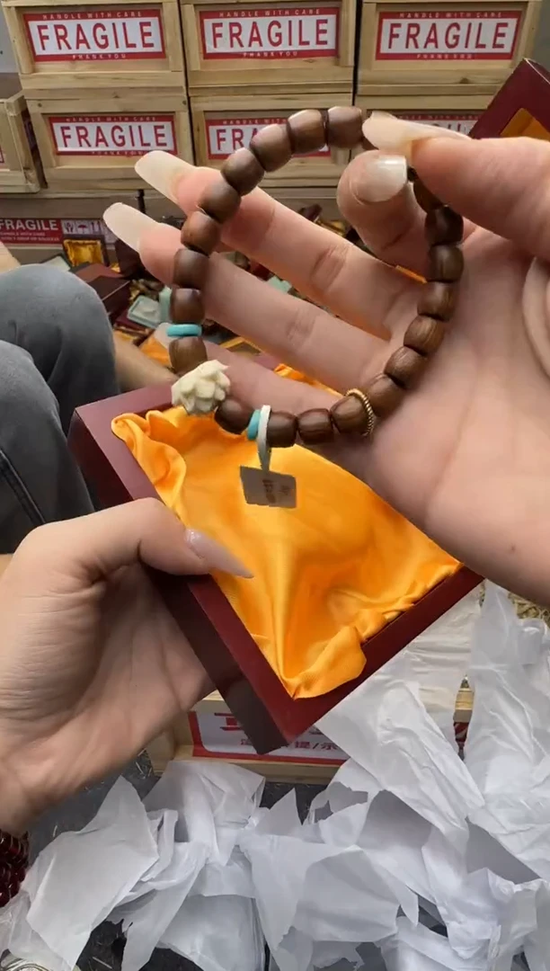 精美手串（无礼盒）