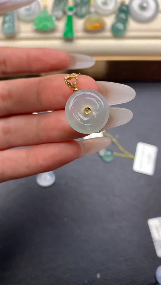 翡翠18K金镶嵌颈饰F223