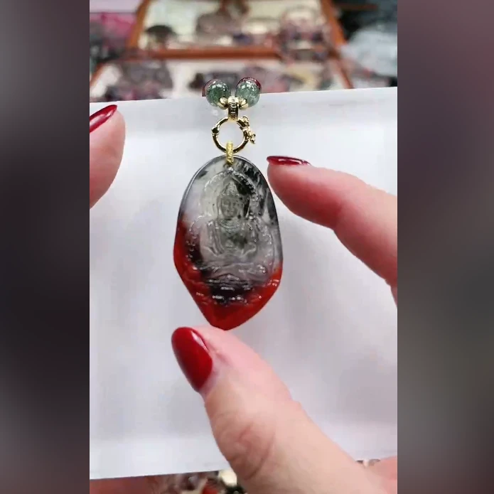 【百晶灵儿】天然水晶红极光药师佛吊坠定制款
