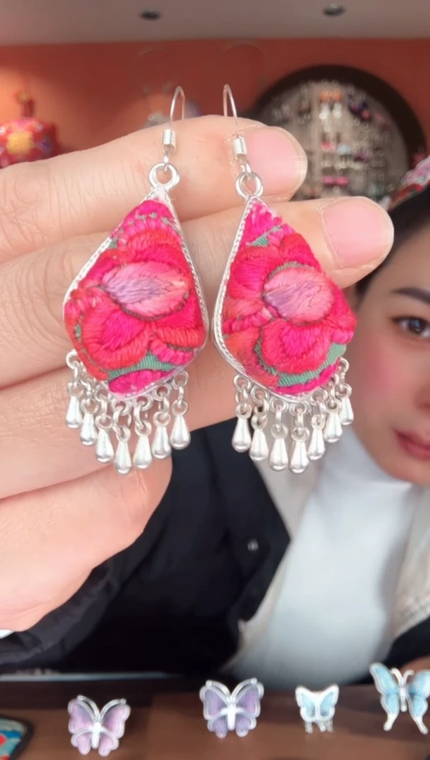 织绣手工苗银苗绣饰品84