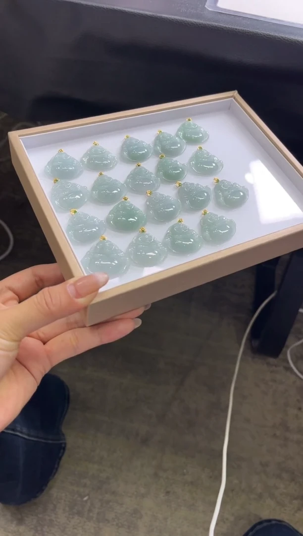 颈饰18K金镶嵌翡翠B99 /多样性发一件/配绳子