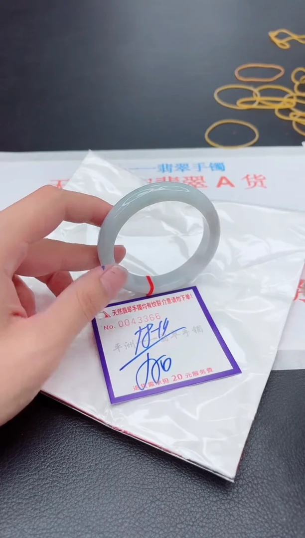 翡翠手镯未镶嵌1